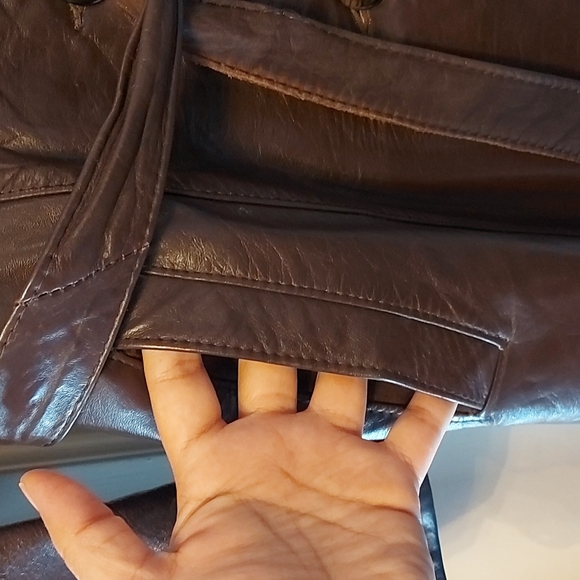 SOLD SOLD SOLD Leather trench with fur collar. Jonathan Christopher size 12 - Picture 6 of 16